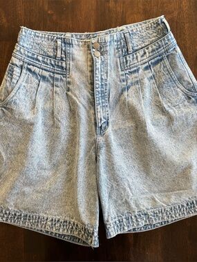 Partners by Mervyn, High Waisted Acid Wash Denim Pleat Mom Shorts, Size 14 1980s